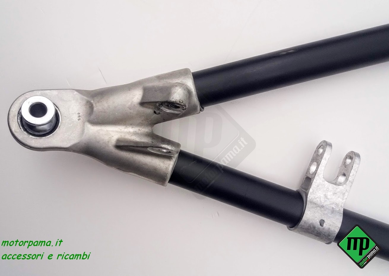 Braccio triangolo sospensione anteriore inferiore dx motoslitta Polaris Rmk , Pro, Indy' ed altri - immagine 3