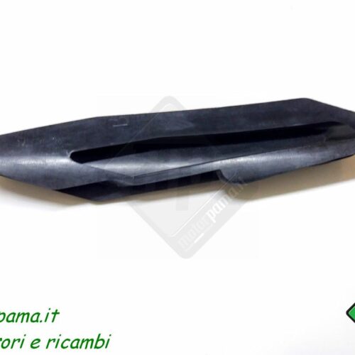 Tappo carena lato sinistro per attacco specchio originale Kymco Ak550