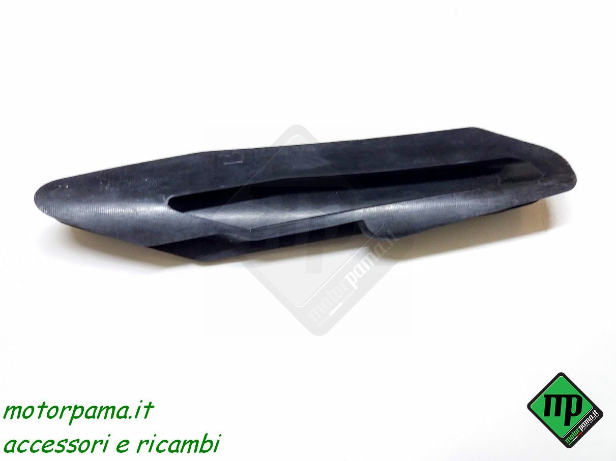 Tappo carena lato sinistro per attacco specchio originale Kymco Ak550